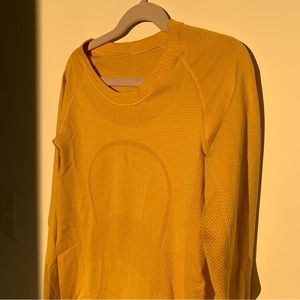 Lulu lemon long sleeve base layer